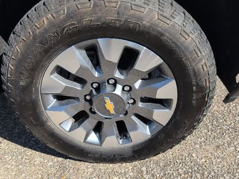 Used 2025 Chevrolet Silverado 2500 Custom w/ Custom Value Package image 24