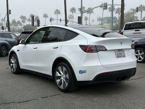 Used 2021 Tesla Model Y Long Range image 7