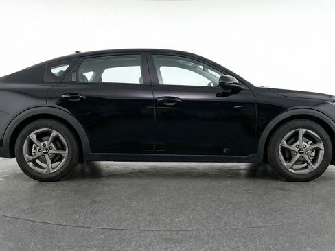 Used 2025 Kia K4 LXS image 11