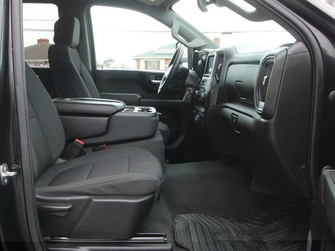 Used 2022 Chevrolet Silverado 2500 Custom w/ Custom Value Package image 10