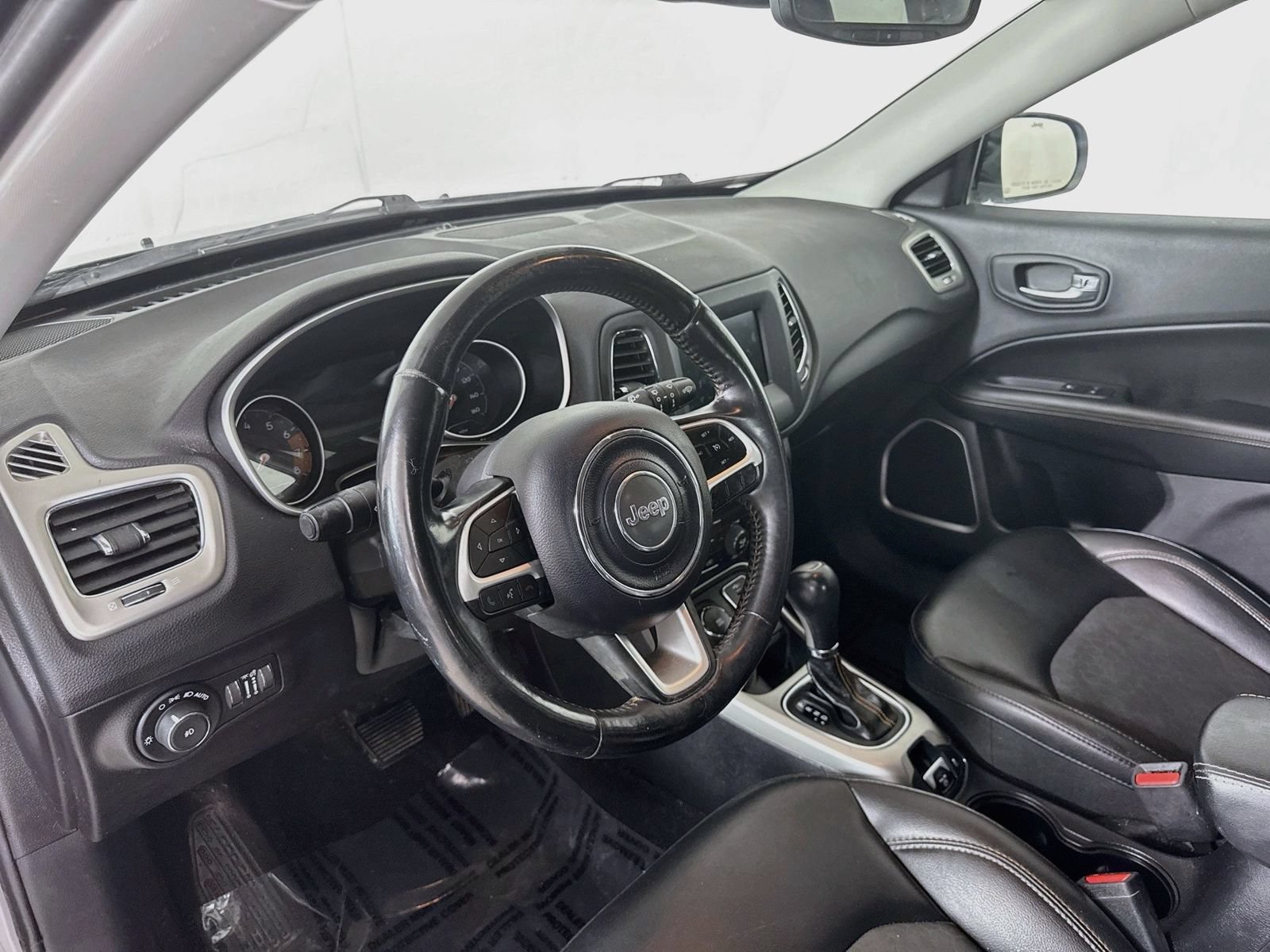 Used 2019 Jeep Compass Latitude w/ Popular Equipment Group AWD/4WD image 4