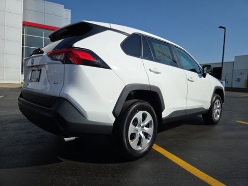 Used 2022 Toyota RAV4 LE image 7