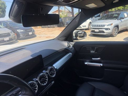 Used 2025 Mercedes-Benz GLB 250 image 34