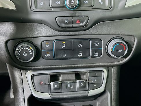 Used 2024 GMC Terrain SLE FWD image 23