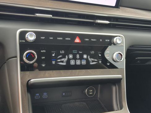 Used 2025 Genesis GV80 2.5T Advanced AWD/4WD image 17