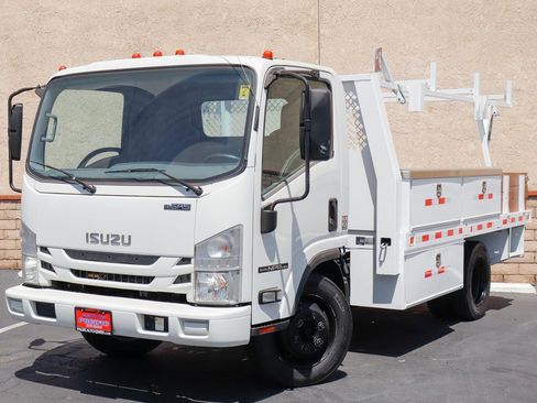 Used 2019 Isuzu NPR image 4