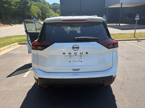 Certified 2026 Nissan Rogue SV FWD image 18