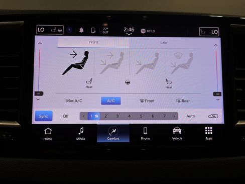 Used 2024 Chrysler Pacifica Touring-L FWD image 32
