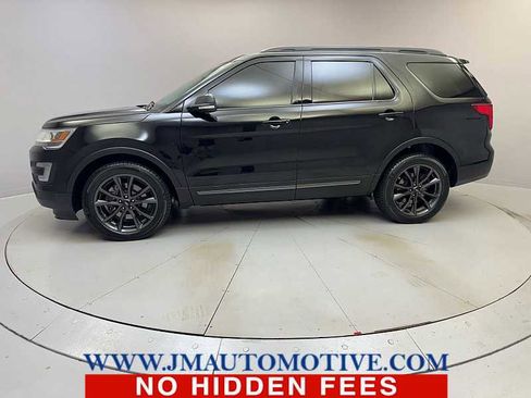 Used 2017 Ford Explorer XLT w/ XLT Technology Feature Bundle image 2
