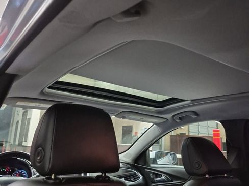 Used 2017 Chevrolet Malibu Premier w/ Premier Sun and Wheel Package image 4