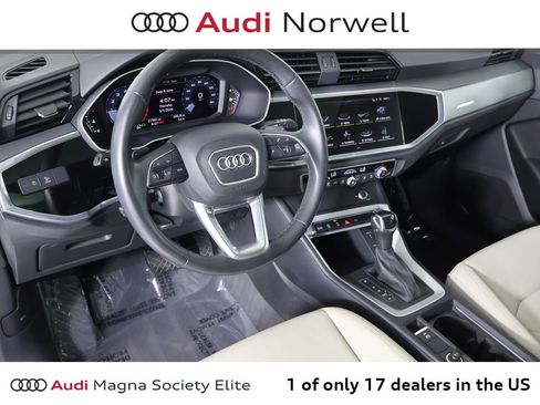 Used 2023 Audi Q3 2.0T Premium w/ Convenience Package AWD/4WD image 2