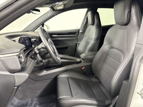 Certified 2025 Porsche Macan 4 Electric image 5
