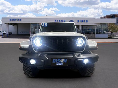Used 2025 Jeep Gladiator Willys image 8