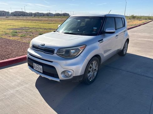 Used 2018 Kia Soul + FWD image 8