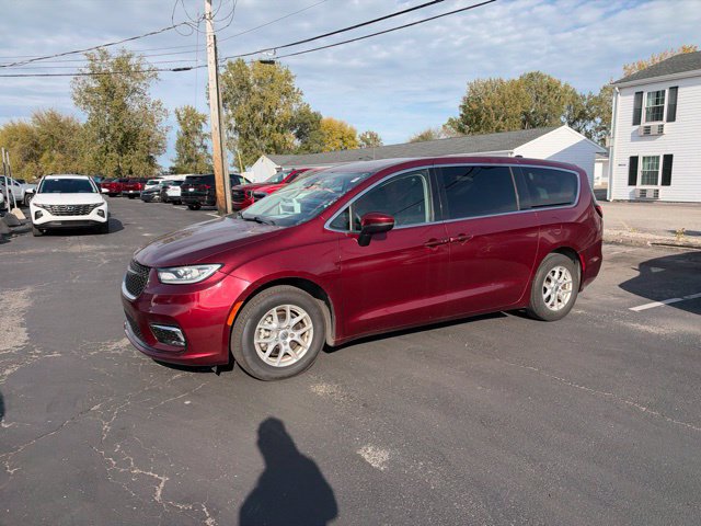 Used 2023 Chrysler Pacifica Touring-L FWD image 9