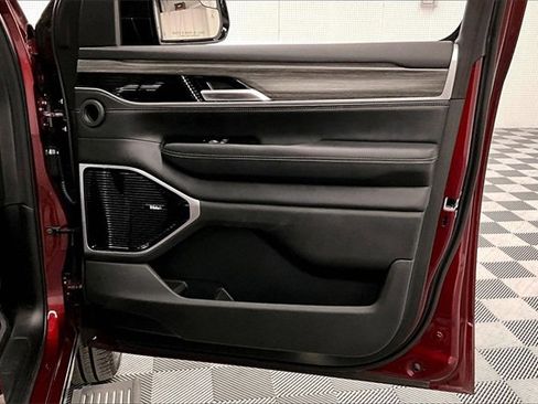 Used 2024 Jeep Wagoneer L Series III w/ Premium Group I image 18