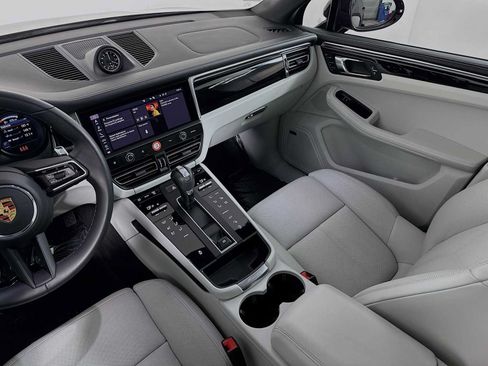 Certified 2026 Porsche Macan AWD/4WD image 25