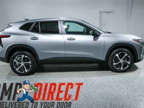 Used 2024 Chevrolet Trax RS w/ Sunroof Package FWD image 6
