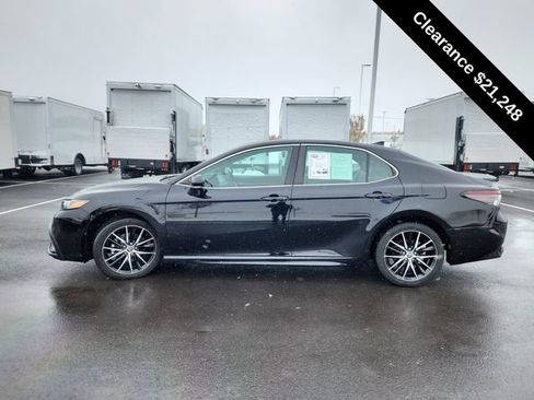 Used 2023 Toyota Camry SE image 4