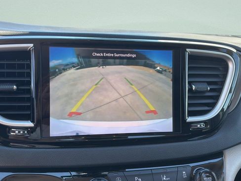 Used 2024 Chrysler Pacifica Touring-L FWD image 14