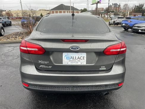 Used 2018 Ford Focus SE w/ SE Appearance Package image 5
