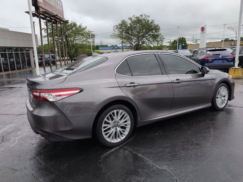Used 2019 Toyota Camry XLE FWD image 5