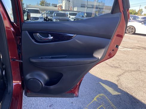 Used 2021 Nissan Rogue Sport SV image 23