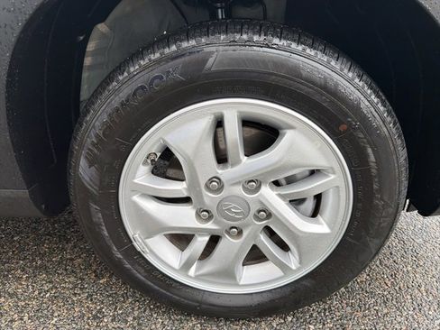 Certified 2025 Hyundai Venue SE image 36