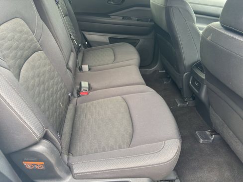 Used 2024 Nissan Pathfinder SV image 19