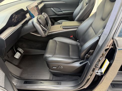 Used 2022 Tesla Model X image 13