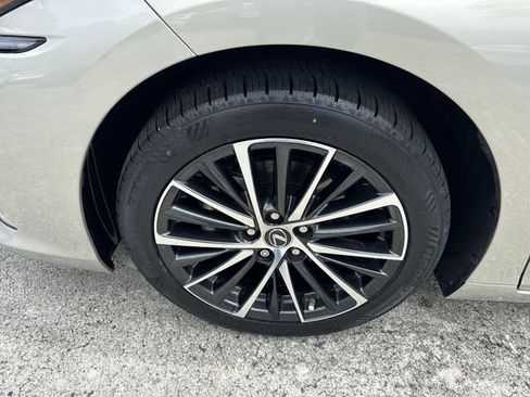 Certified 2024 Lexus ES 350 w/ Premium Package FWD image 10