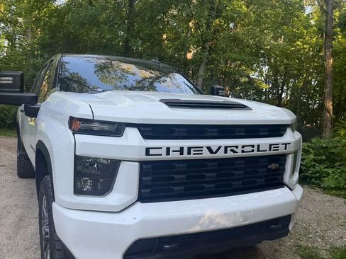 Used 2023 Chevrolet Silverado 2500 Custom w/ Custom Value Package AWD/4WD image 2