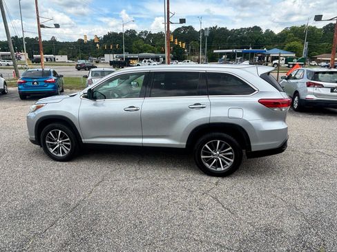 Used 2019 Toyota Highlander XLE FWD image 10