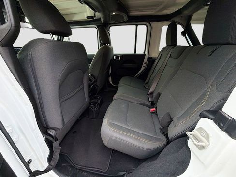 Used 2024 Jeep Wrangler Sahara image 22