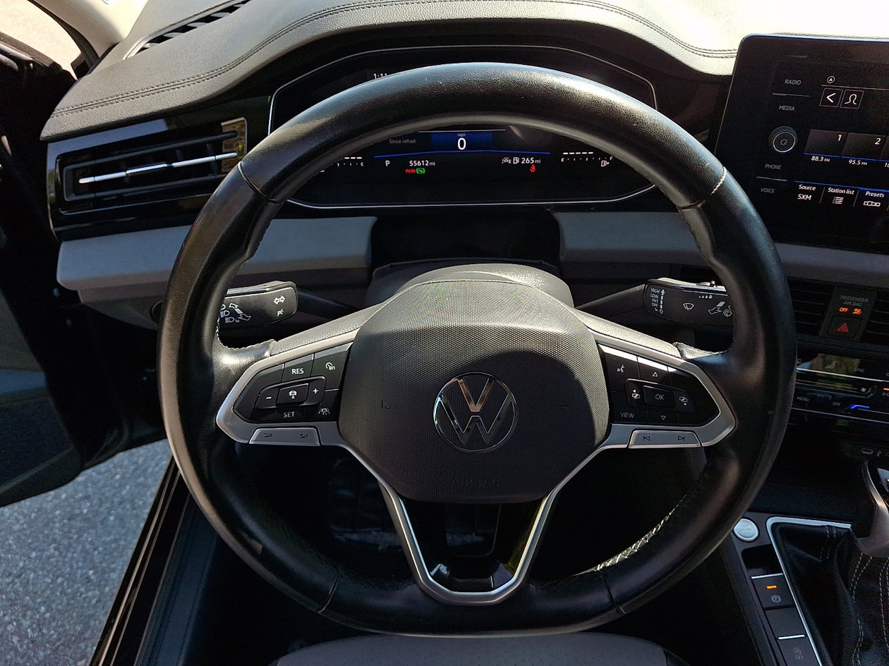 Used 2025 Volkswagen Jetta SE FWD image 18