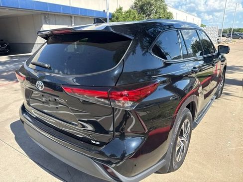 Used 2021 Toyota Highlander XLE FWD image 4