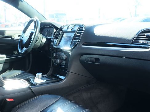 Used 2018 Chrysler 300 S image 35