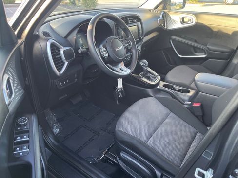 Used 2024 Kia Soul LX w/ Option Group 015 image 7