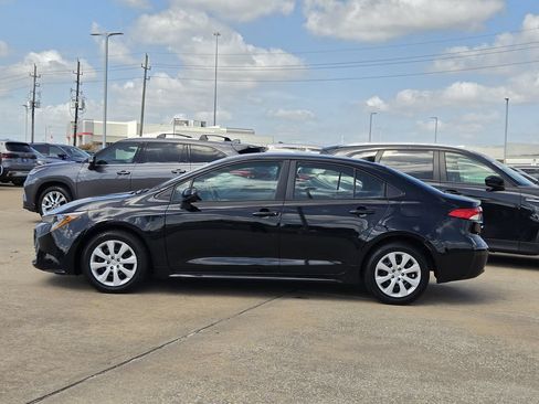 Used 2025 Toyota Corolla LE FWD image 6