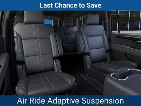 New 2025 Chevrolet Suburban High Country AWD/4WD image 19