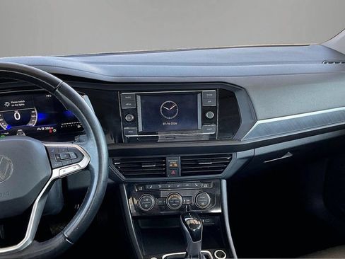 Used 2024 Volkswagen Jetta SE FWD image 9