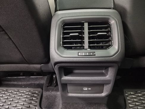 New 2025 Volkswagen Taos SE image 33