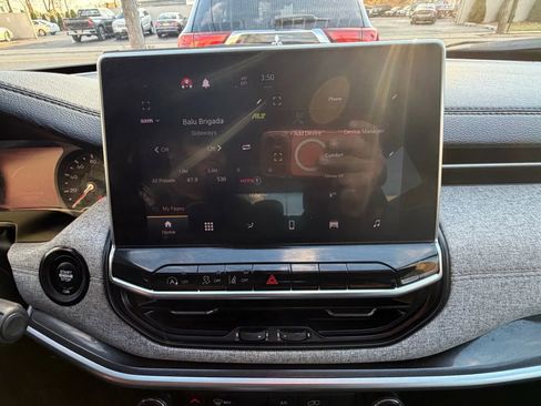 Used 2023 Jeep Compass Latitude image 16