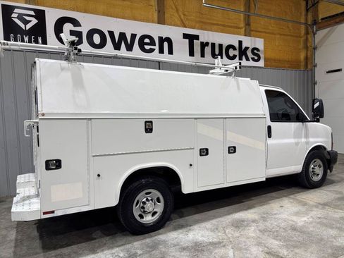 Used 2017 Chevrolet Express 3500 RWD image 6