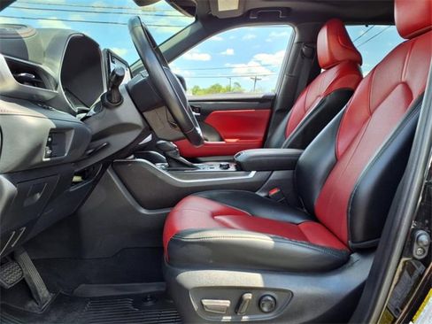 Used 2022 Toyota Highlander XSE image 17