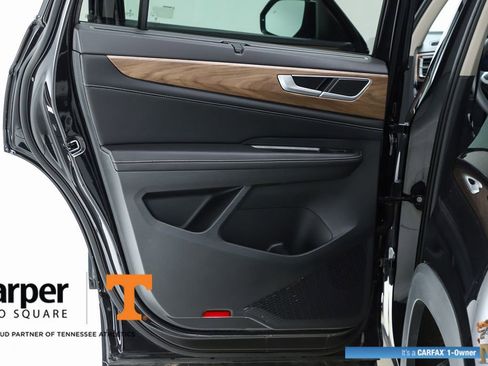 Used 2024 Volkswagen Atlas SE w/ Panoramic Sunroof Package image 17