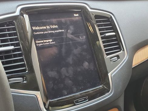 Certified 2024 Volvo XC90 B5 Plus image 23