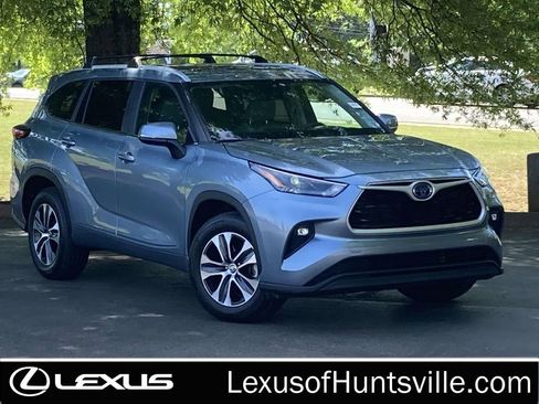 Used 2023 Toyota Highlander XLE image 1