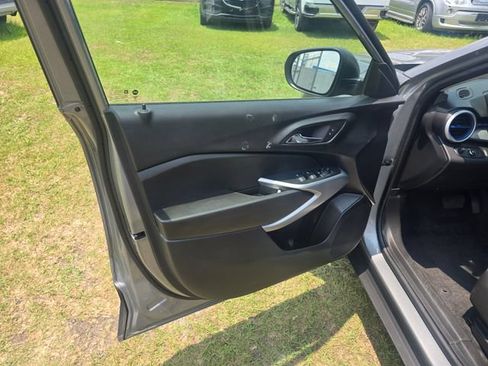 Used 2024 Chevrolet Trax LS w/ Driver Confidence Package FWD image 15