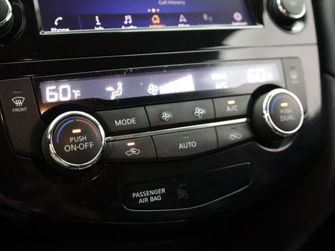 Used 2018 Nissan Rogue SL FWD image 19